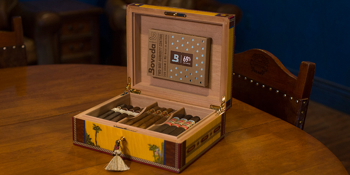 Humidor and Boveda Pack