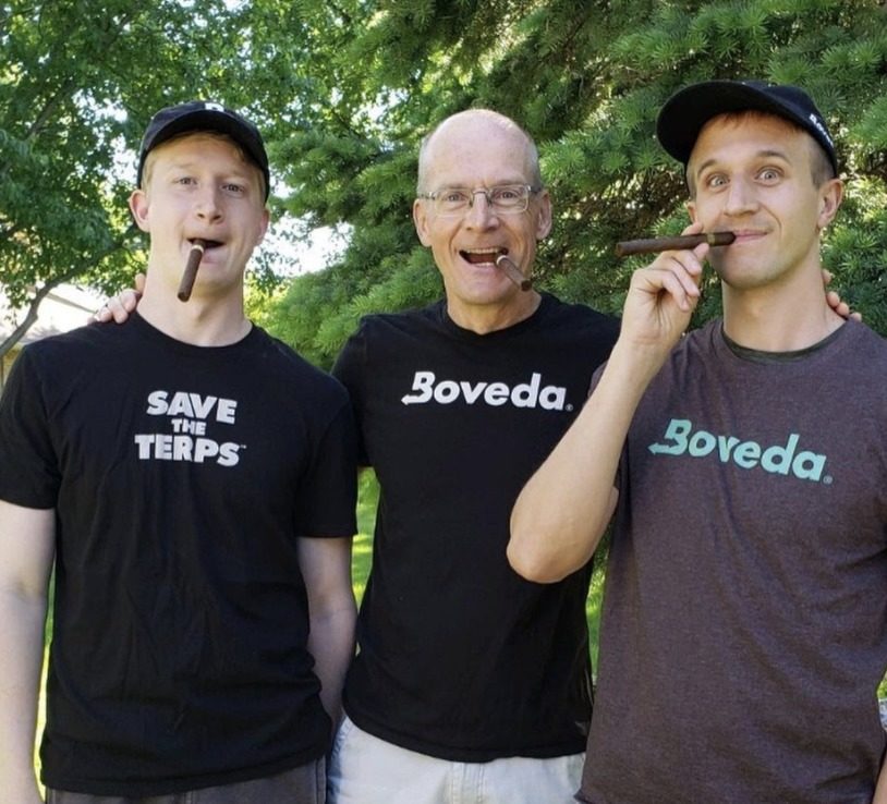boveda employees enjoying cigars