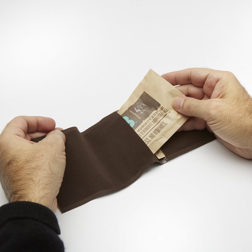 inserting boveda into fabric holder