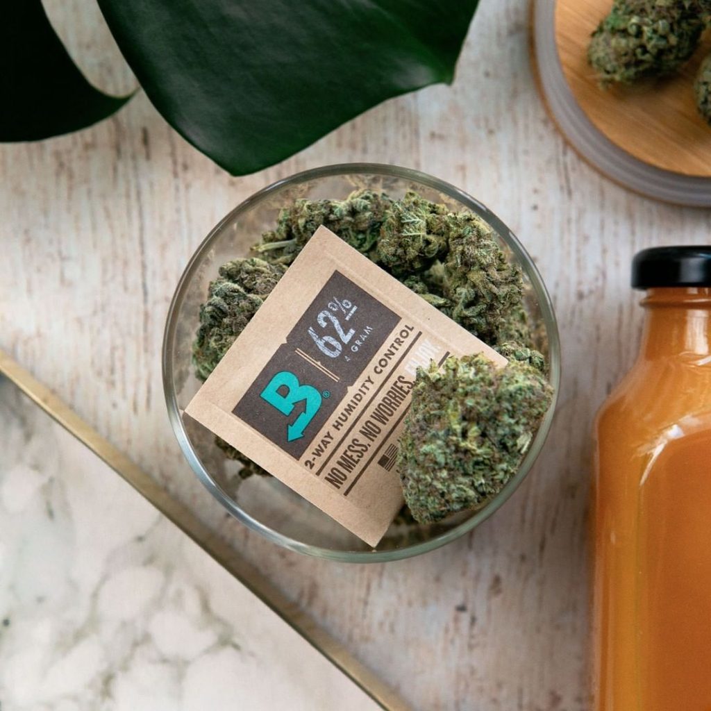 boveda with smokeable hemp